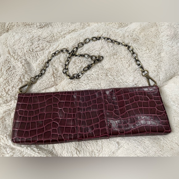 Love this alligator inspired deep rich burgundy bag -Nine West w/shoulder chain! - Picture 7 of 9